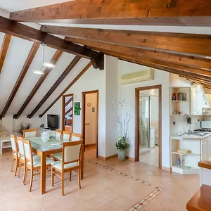Apartment Ca' Do Pescou, Charming 2,Bedroom Apartment With Stunning Hill Views Overlooking The Greenery, Rapallo